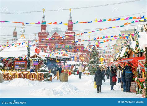 Scenery of the Festive Red Square in Winter Moscow. Christmas ...