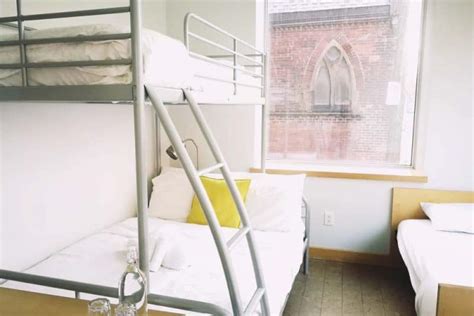 3 BEST + COOLEST Hostels in Toronto 2023 (Solo-Travel + Map)