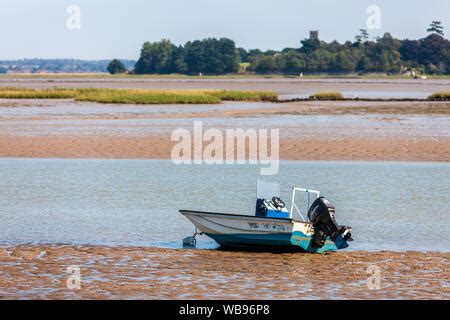 view of the river alde at iken near snape in suffolk summer iken canoe hire Stock Photo - Alamy