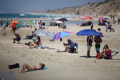 Palestinians return to Gaza City's beaches | Daily Mail Online
