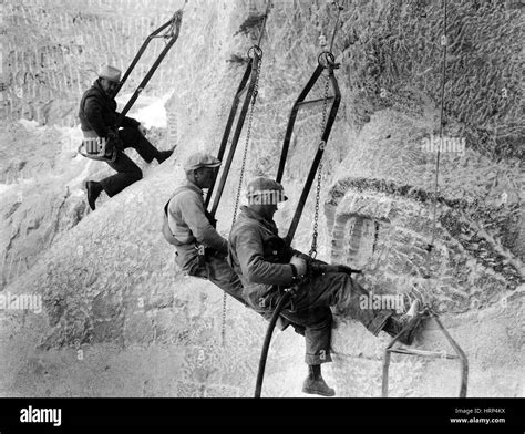 Mount Rushmore Construction Workers, 1930s Stock Photo - Alamy