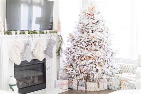 CHRISTMAS FARMHOUSE DECOR | STYLE FOR THE HOLIDAYS