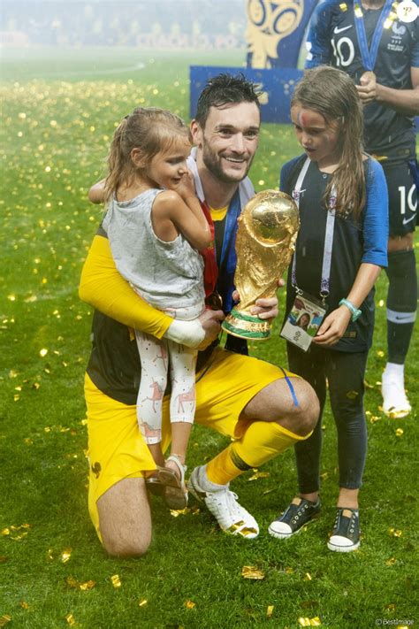 Hugo Lloris avec ses filles Anne-Rose et Giuliana - Finale de la Coupe ...