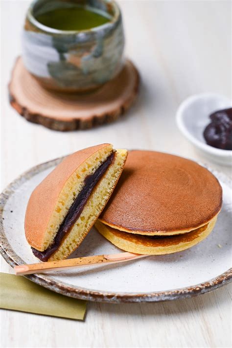 "Dorayaki" Japanese Red Bean Pancake (どら焼き) - Sudachi