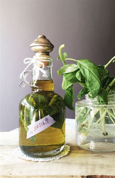 What to do with basil flowers: infuse olive oil | Gourmet Project ...