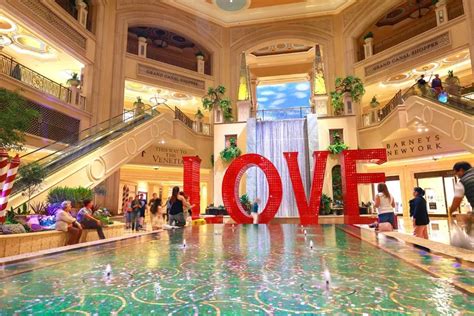Does The Venetian Las Vegas Have a Buffet? (Where to Eat) - FeelingVegas