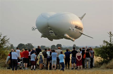 World's Largest Aircraft Airlander 10 Completes Its Maiden F