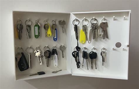 Simple but nice 24 key box / organizer for wall mounting by MartinSpajaard | Download free STL ...