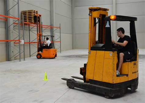 Reach truck licence for forklift drivers