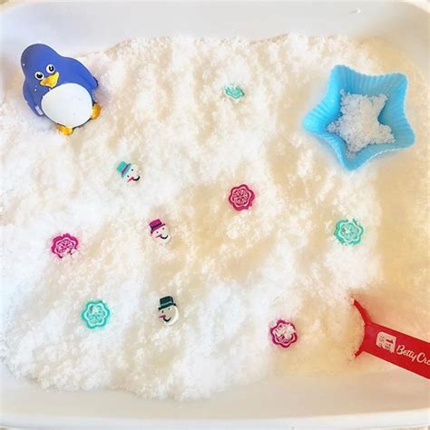 INSTANT SNOW ⠀⠀⠀ Want an exciting sensory bin? Make instant snow (water ...