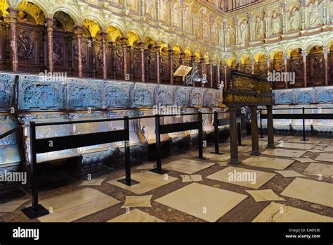 Toledo cathedral interior hi-res stock photography and images - Alamy