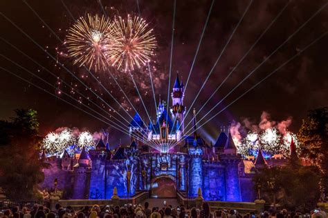 ‘Disneyland Forever’ Fireworks Spectacular at Disneyland Park ...