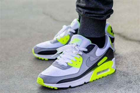 Nike Air Max 90 OG Volt Review