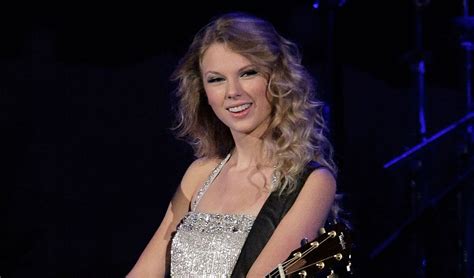 Taylor Swift Officially Unveils ‘Fearless (Taylor’s Version)’ Track List, Including All Vault ...