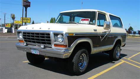 Old Ford Bronco Buyer’s Guide: History, Generations, Specifications ...