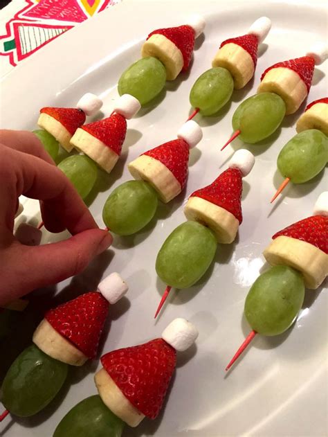 Grinch Fruit Kabobs Skewers – Healthy Christmas Appetizer, Snack or Dessert! – Melanie Cooks