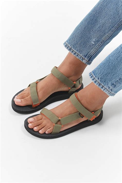 Teva Original Universal Sandal | Teva sandals outfit, Womens sandals, Sandals outfit