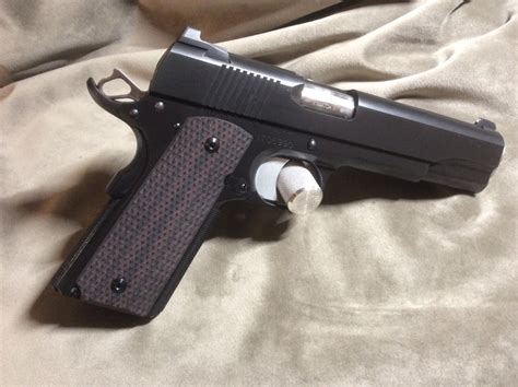 Dan Wesson - Testing the effect of LOK Thin Grips on my grip | 1911 Firearm Addicts