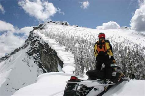 Bustin' through the backcountry, snowmobiling in winter wonderland – Sandpoint Magazine Winter 2011