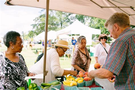 Outreach Spotlight: Senior Farmers Market Nutrition Program - Community ...