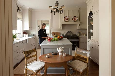 Cape Cod-Style Makeover - Cottage Makeover - Southernliving. Before settling in the South, Wendy ...