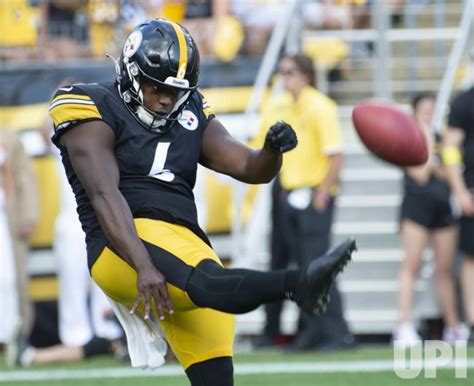 Photo: Steelers Punter Pressley Harvin III Kicks in Pittsburgh - PIT2022091817 - UPI.com