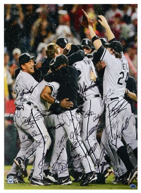 Lot Detail - 2005 World Series Champion Chicago White Sox team signed 16x20