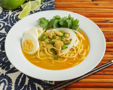 Ohn No Khauk Swe (Burmese Chicken Coconut Noodle Soup)