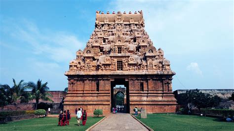 Brihadeeswara Temple - History, Timings, Story, Location, Architecture, Photos | Adotrip
