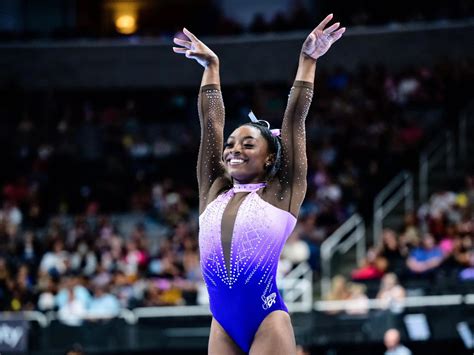 Simone Biles advances to record sixth World Championships