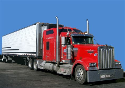 File:Red truck USA.JPG - Wikimedia Commons
