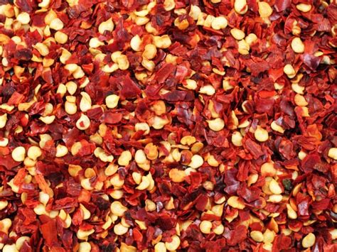 Chili Flakes Vs Red Pepper Flakes: What to use? - Northern Nester