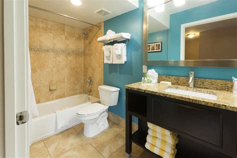 Oceanfront standard bathroom : Holiday Inn Resort Daytona Beach Oceanfront