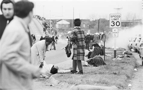 Selma updates: Recalling 'Bloody Sunday,' crowds cross Edmund Pettus Bridge - Chicago Tribune