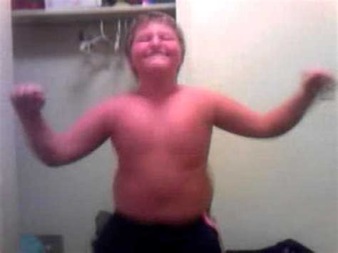 Chubby kid belly jiggle dance - YouTube