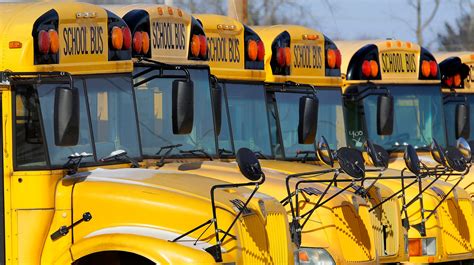 Bus driver shortage causes Maine elementary school to cancel classes