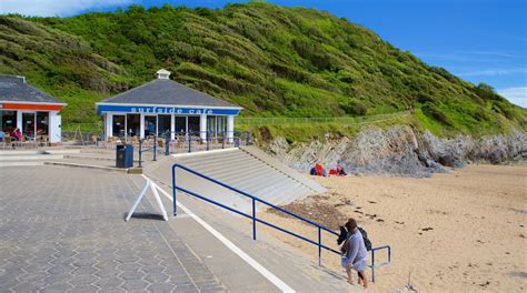 Caswell Bay Beach in Swansea | Expedia.co.uk