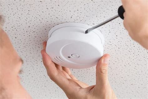 How to Install a Smoke Detector in 6 Easy Steps - 2024 Guide - Atlanta ...