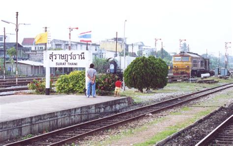 File:Surat Thani railway station signboard.jpg - Wikipedia