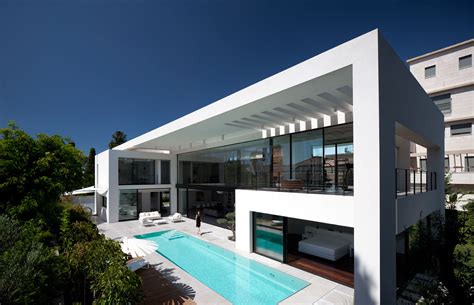 Contemporary Bauhaus on the Carmel by Pitsou Kedem Architects | Architecture & Design