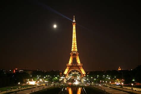 Eiffel Tower At Night Wallpaper