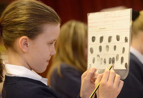 Children in crime scene investigation day at Tytherington School - MacclesField Express