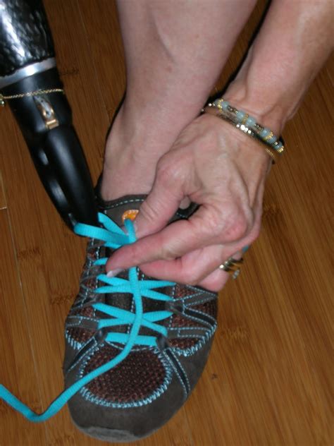 Single-Handed Solutions: How Do You Do... Shoe-tying?