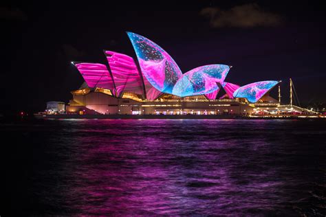 Gallery of The Sydney Opera House Comes to Life (Literally) With Vivid Sydney Light Show - 16