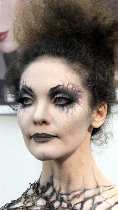 25 Ghost Halloween Makeup Ideas - Flawssy | Zombie bride, Halloween ...