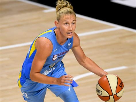 Courtney Vandersloot Breaks WNBA Assist Record, Wife Hits Final Shot - Business Insider