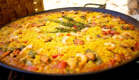 Paella Mixta | A mixed paella with chicken and seafood toppe… | Flickr