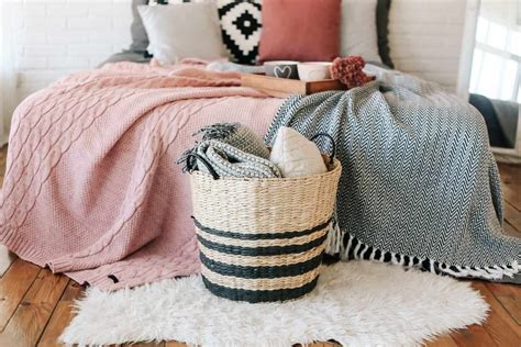 7 Types of Blankets for Your Comfort and Style