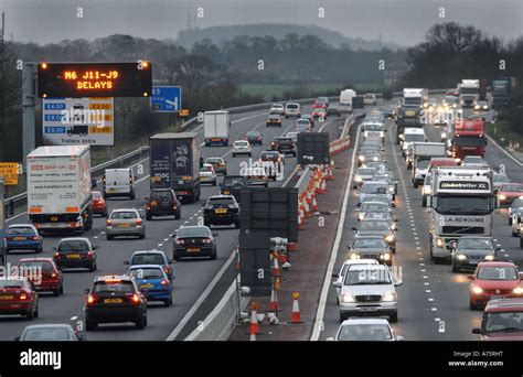 HEAVY RUSH HOUR TRAFFIC WITH DELAYS WARNING SIGN ON THE M6 MOTORWAY ...