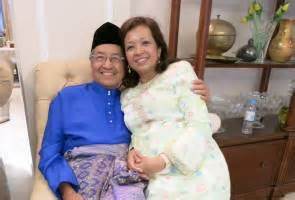 Tun Mahathir celebrates 90th birthday | Astro Awani